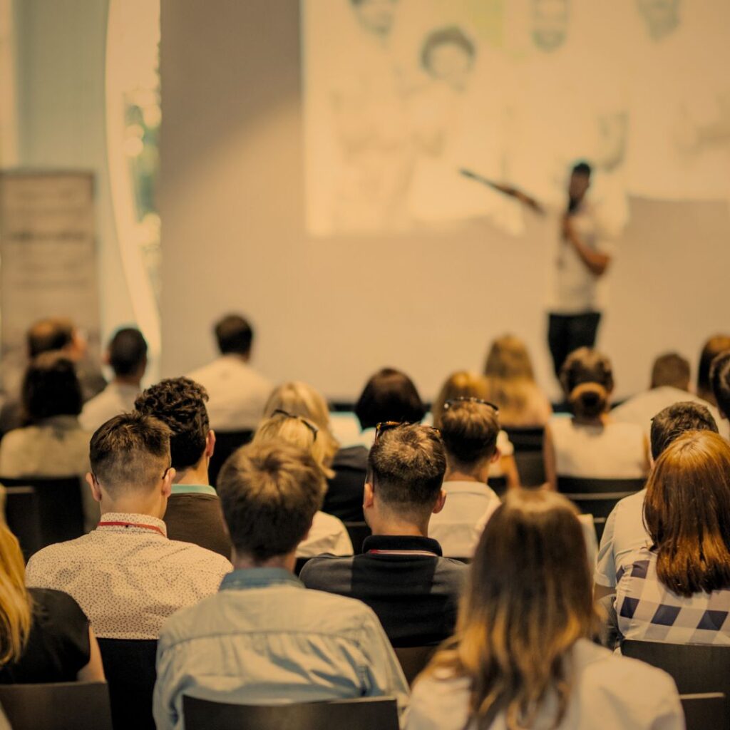 charlas y conferencia de motivación y emprendimiento